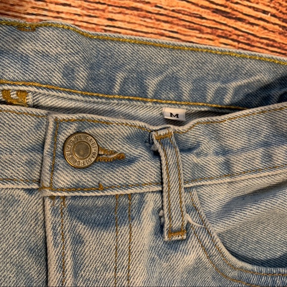 Brandy Melville John Galt Cut-Off Jean Shorts - Picture 2 of 3